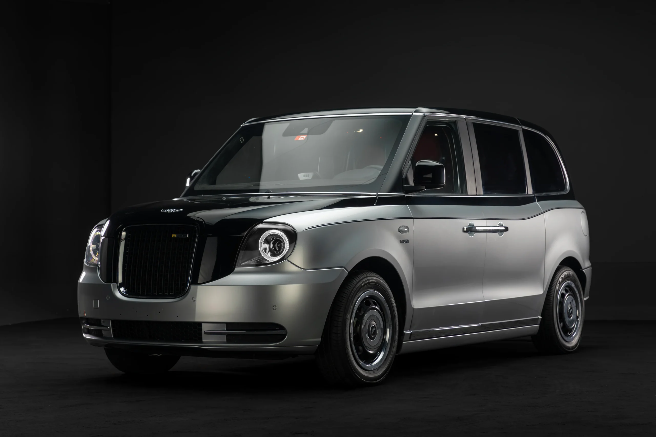 LEVC LONDON TAXI SILVER_BLACK & RED